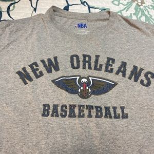 2👕$15 New Orleans Pelicans Tee Shirt Size XL